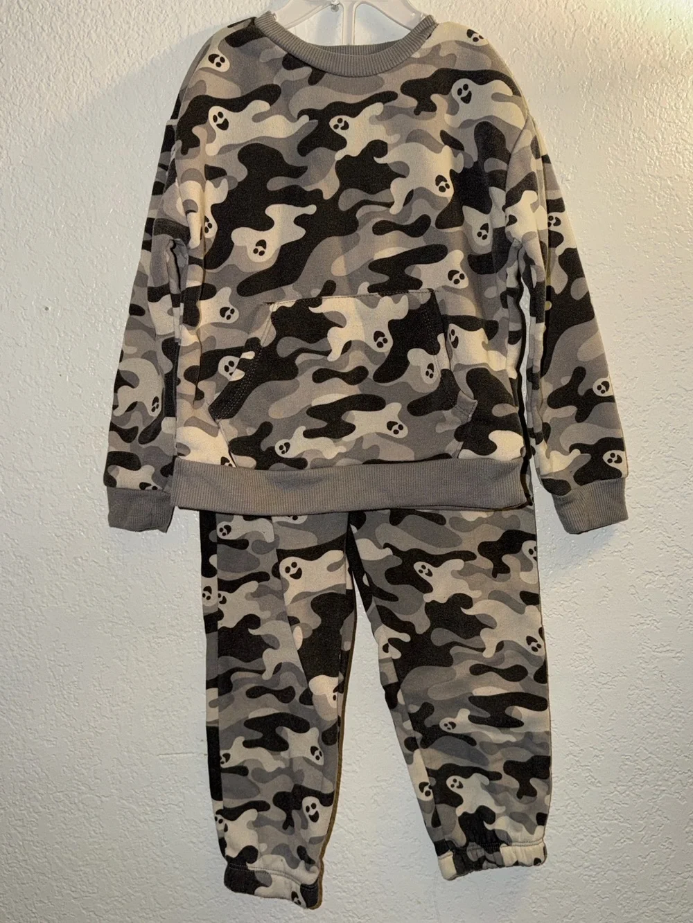 2 unisex 4T Halloween Sets (4pcs)